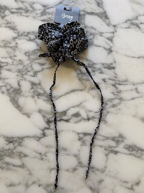 New Berry Long Scrunchies Black White Paisley Bandana Casual Neutral